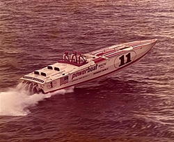 Cigarette 35 Raceboats-powerboatmagazinespecial.jpg