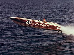 Cigarette 35 Raceboats-spirit-benihana-flying.jpg