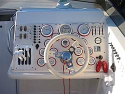 97 42 single step-42-fountain-cockpit.jpg