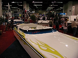 More pixs of the 144mph 25' Daytona-144mphdayt-frontatboatshow.jpg