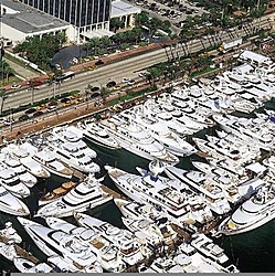 Miami Boat Show 2004-brokerage_picture7.jpg
