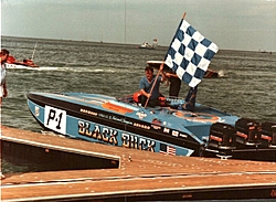 Offshore Race Boats, why that race number ?-bdflag.jpg